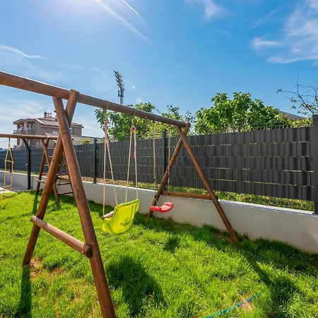 1 Bedroom Lovely In 자다르