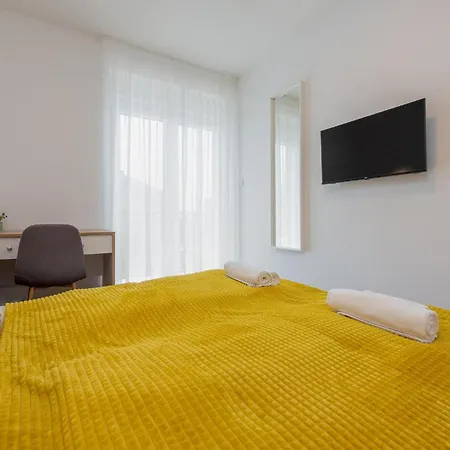 1 Bedroom Lovely In 아파트 *