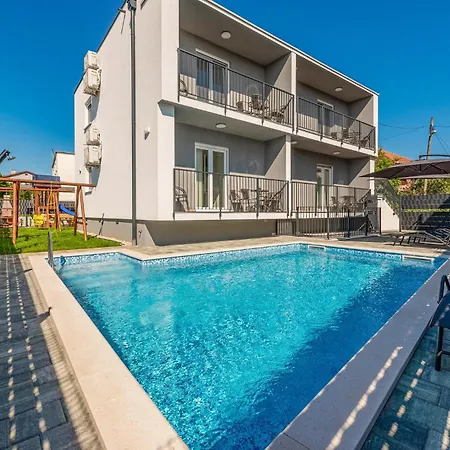 Awesome In With Swimming Pool Lägenhet