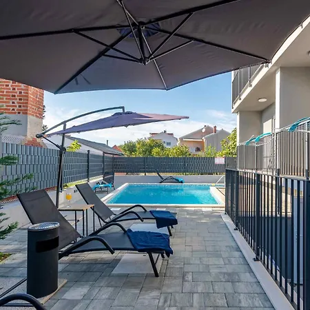 Awesome In With Swimming Pool *