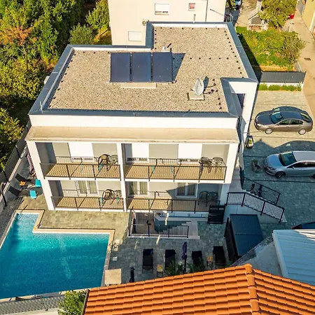 Awesome In With Swimming Pool *